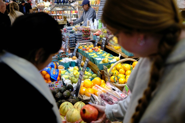 US retail sales weakest in over a year in July